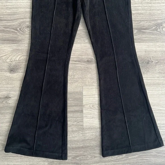 NWT Aerie Groove On Velour Ribbed Flare Pants High Waist Black / Women's XS - Picture 4 of 7